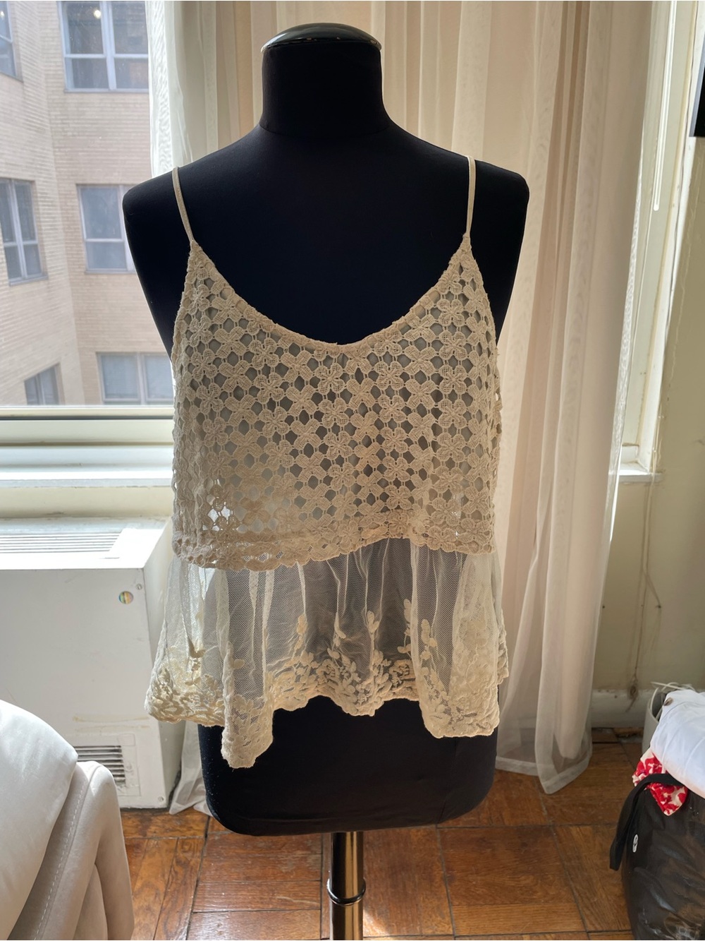 Astr Lace & Mesh Cream Spaghetti-Strap Cami